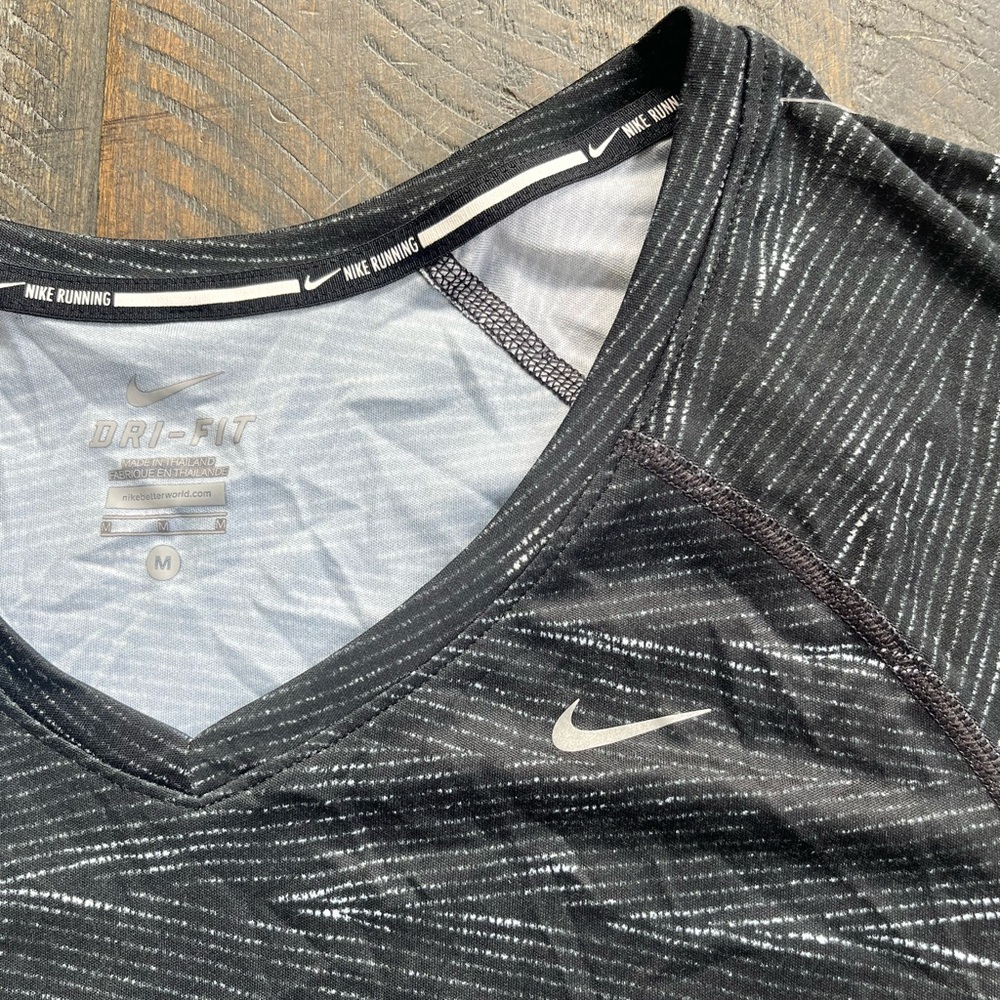Nike Dri Fit Miler V Neck Women’s Running T-Shirt Black Medium